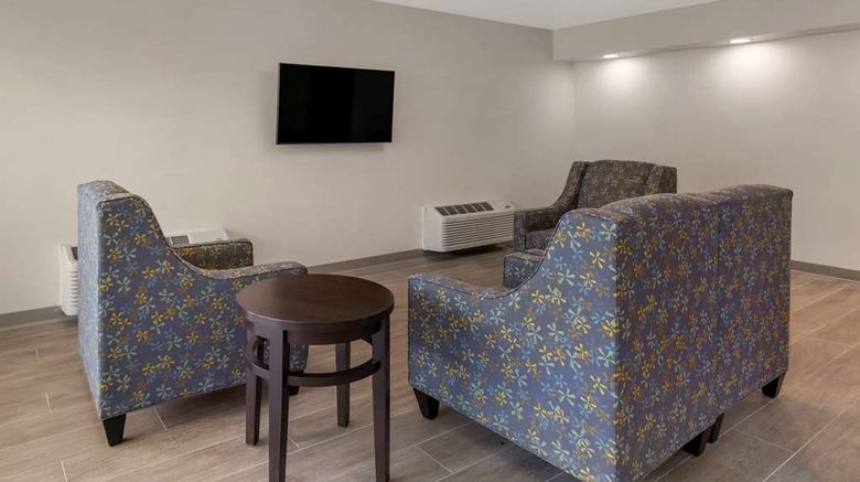 <b>Quality Inn St Petersburg Lobby</b>. Images powered by <a href="https://iceportal.shijigroup.com/" title="IcePortal" target="_blank">IcePortal</a>.
