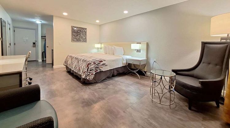 Travelodge Indianapolis Speedway Room