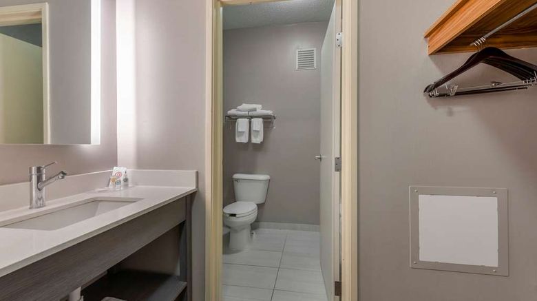 <b>Comfort Inn and Suites Zanesville City Center Room</b>. Images powered by <a href="https://iceportal.shijigroup.com/" title="IcePortal" target="_blank">IcePortal</a>.