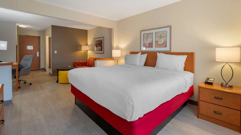 <b>Comfort Inn and Suites Zanesville City Center Suite</b>. Images powered by <a href="https://iceportal.shijigroup.com/" title="IcePortal" target="_blank">IcePortal</a>.