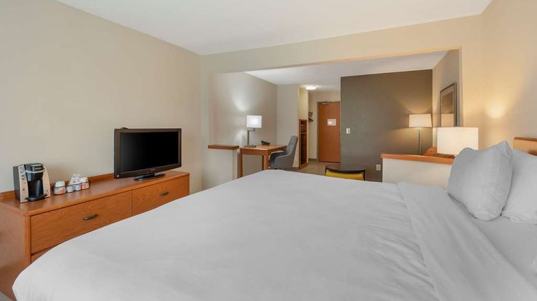 <b>Comfort Inn and Suites Zanesville City Center Suite</b>. Images powered by <a href="https://iceportal.shijigroup.com/" title="IcePortal" target="_blank">IcePortal</a>.