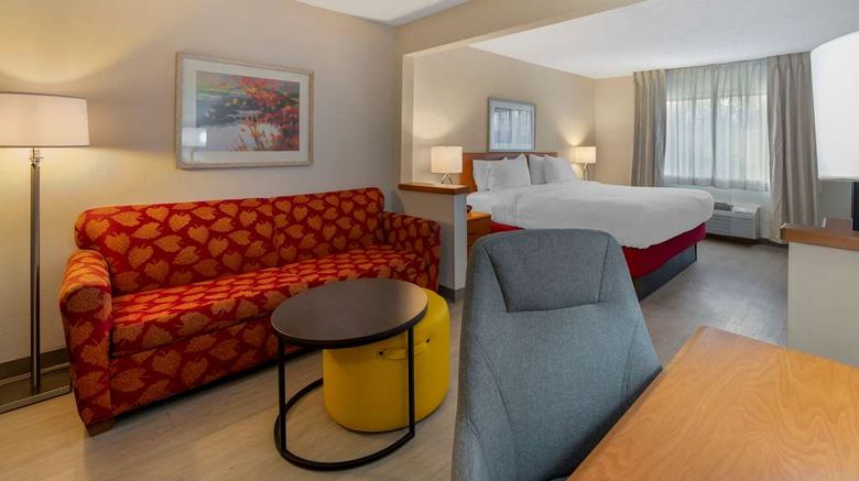 <b>Comfort Inn and Suites Zanesville City Center Suite</b>. Images powered by <a href="https://iceportal.shijigroup.com/" title="IcePortal" target="_blank">IcePortal</a>.