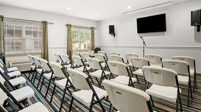 <b>MainStay Suites Addison Meeting</b>. Images powered by <a href="https://iceportal.shijigroup.com/" title="IcePortal" target="_blank">IcePortal</a>.