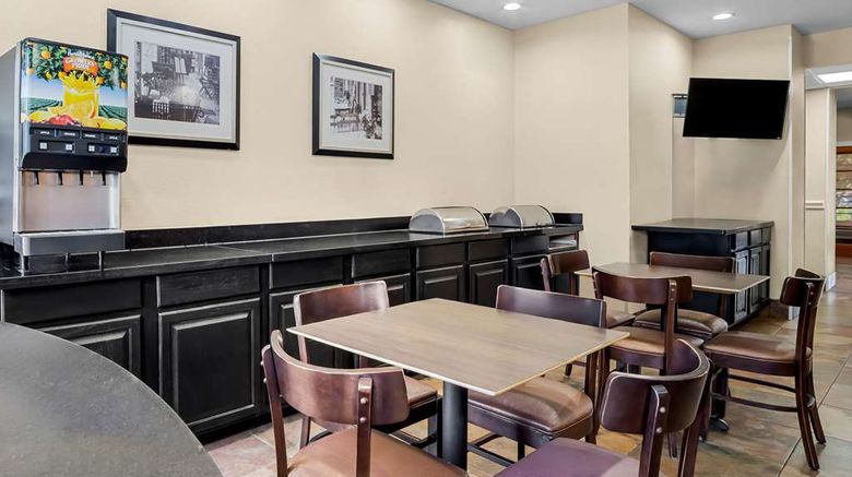 <b>MainStay Suites Addison Restaurant</b>. Images powered by <a href="https://iceportal.shijigroup.com/" title="IcePortal" target="_blank">IcePortal</a>.