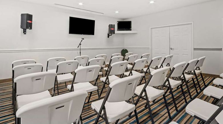 <b>MainStay Suites Addison Meeting</b>. Images powered by <a href="https://iceportal.shijigroup.com/" title="IcePortal" target="_blank">IcePortal</a>.