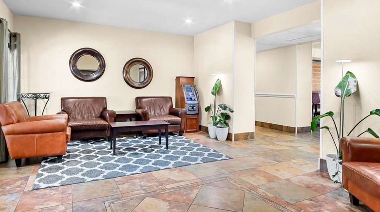 <b>MainStay Suites Addison Lobby</b>. Images powered by <a href="https://iceportal.shijigroup.com/" title="IcePortal" target="_blank">IcePortal</a>.