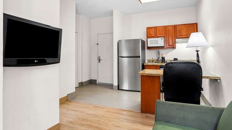<b>MainStay Suites Addison Suite</b>. Images powered by <a href="https://iceportal.shijigroup.com/" title="IcePortal" target="_blank">IcePortal</a>.