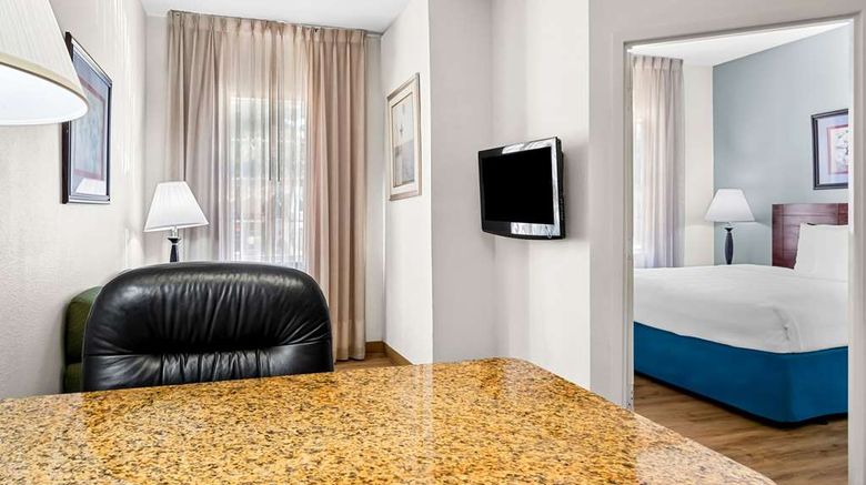 <b>MainStay Suites Addison Suite</b>. Images powered by <a href="https://iceportal.shijigroup.com/" title="IcePortal" target="_blank">IcePortal</a>.