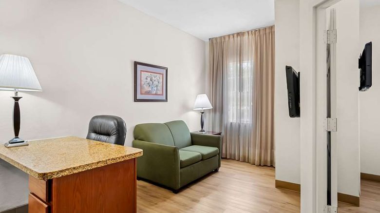 <b>MainStay Suites Addison Suite</b>. Images powered by <a href="https://iceportal.shijigroup.com/" title="IcePortal" target="_blank">IcePortal</a>.