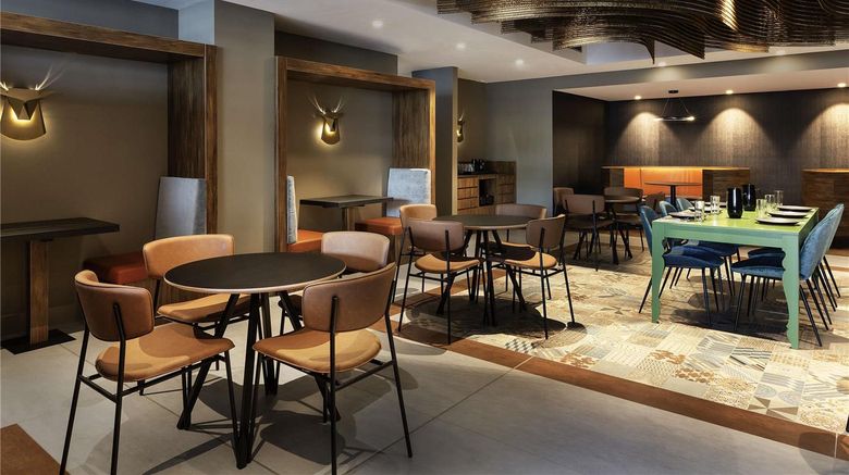 <b>Mercure Auckland Queen Street Restaurant</b>. Images powered by <a href="https://iceportal.shijigroup.com/" title="IcePortal" target="_blank">IcePortal</a>.