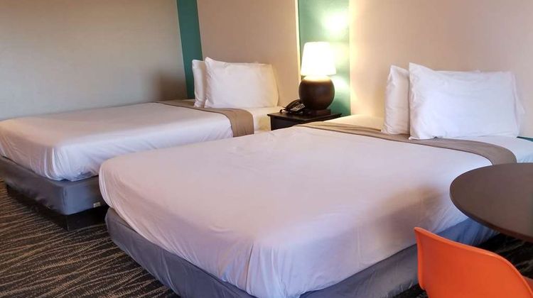 Howard Johnson by Wyndham Houston Room