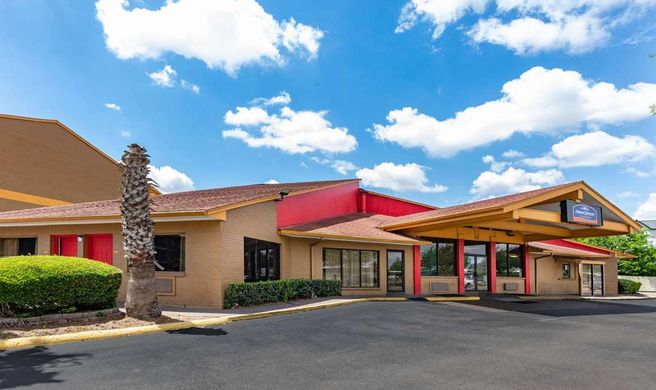 Howard Johnson by Wyndham Houston Exterior