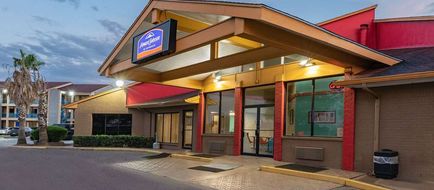 Howard Johnson by Wyndham Houston Exterior