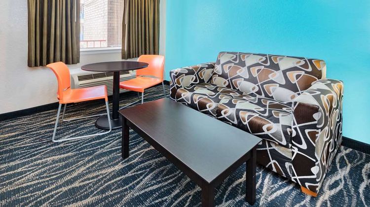 Howard Johnson by Wyndham Houston Suite