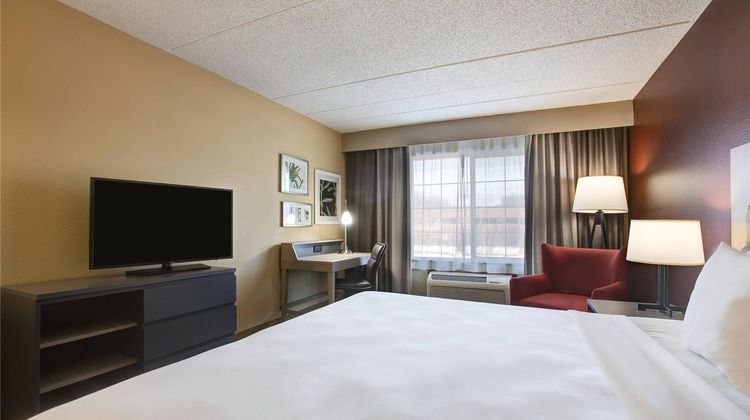 Comfort Inn & Suites St Paul Northeast Room