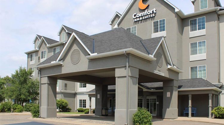 Comfort Inn & Suites St Paul Northeast Exterior