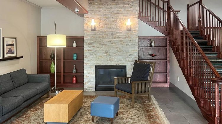 Comfort Inn & Suites St Paul Northeast Lobby