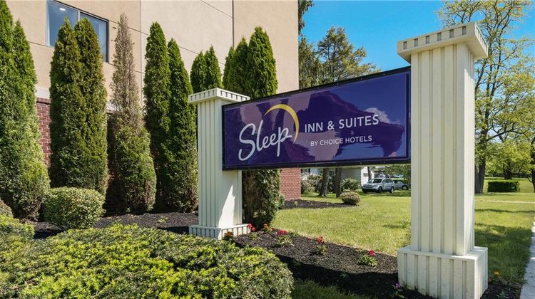 Sleep Inn & Suites Exterior