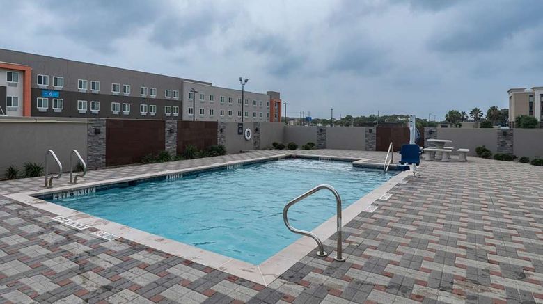 <b>La Quinta Inn & Suites Corpus Christi SE Pool</b>. Images powered by <a href="https://iceportal.shijigroup.com/" title="IcePortal" target="_blank">IcePortal</a>.