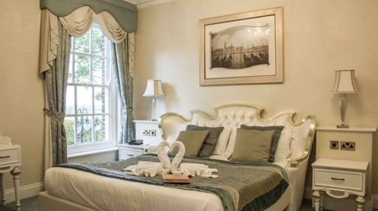 Park Hall Wolverhampton Suite