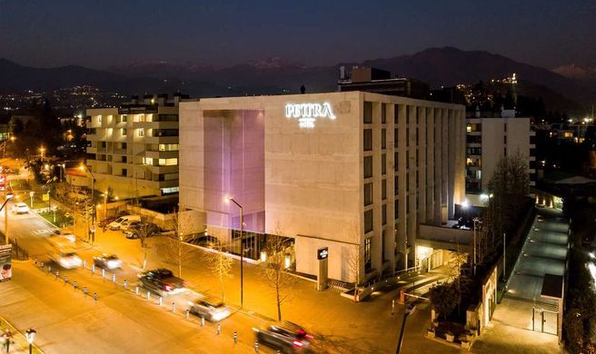 Wyndham Pettra Santiago Exterior