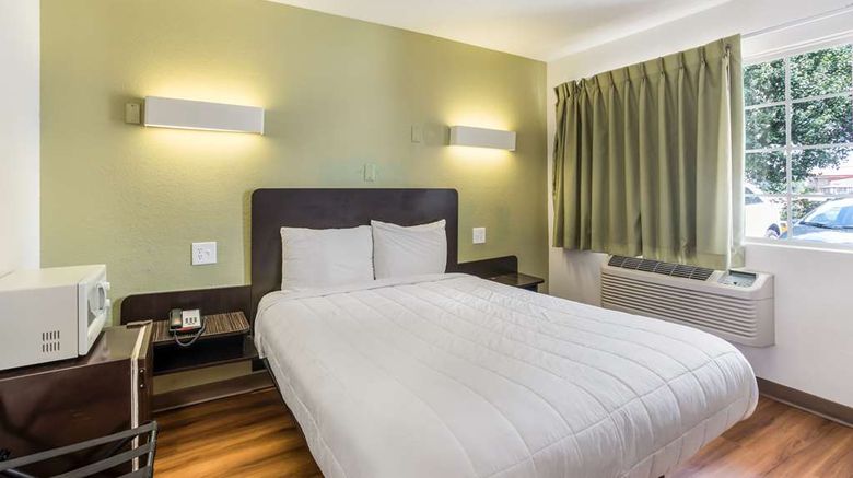 <b>Americas Best Value Inn Bowling Green Room</b>. Images powered by <a href="https://iceportal.shijigroup.com/" title="IcePortal" target="_blank">IcePortal</a>.