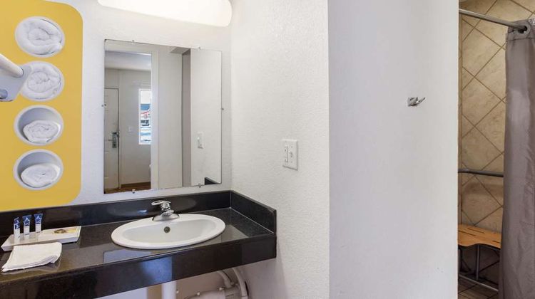 Americas Best Value Inn Bowling Green Room