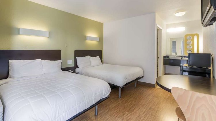 Americas Best Value Inn Bowling Green Room
