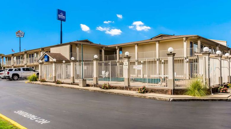 <b>Americas Best Value Inn Bowling Green Exterior</b>. Images powered by <a href="https://iceportal.shijigroup.com/" title="IcePortal" target="_blank">IcePortal</a>.