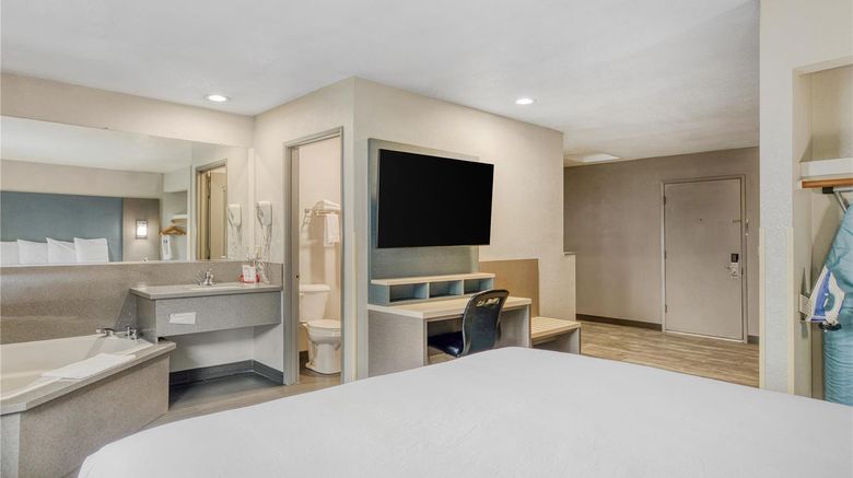 <b>SureStay Hotel by Best Western Ukiah Room</b>. Images powered by <a href="https://iceportal.shijigroup.com/" title="IcePortal" target="_blank">IcePortal</a>.
