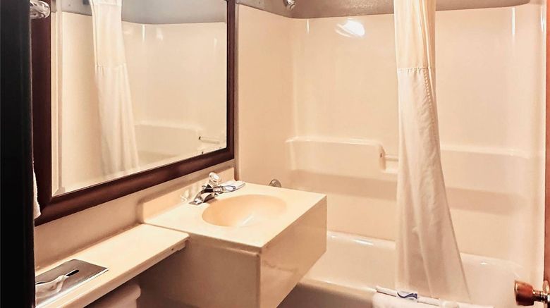 <b>Quality Inn St Paul-Minneapolis-Midway Room</b>. Images powered by <a href="https://iceportal.shijigroup.com/" title="IcePortal" target="_blank">IcePortal</a>.