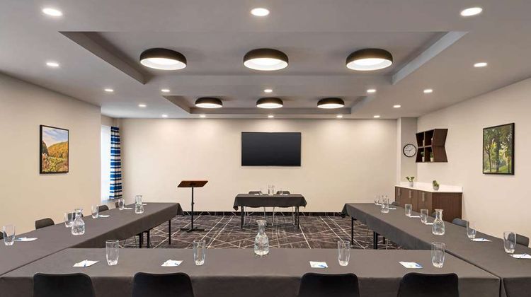 Microtel Inn & Suites by Wyndham Meeting