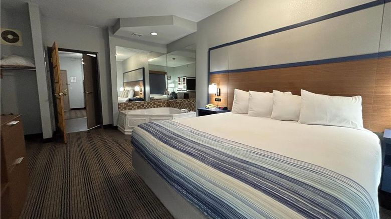 <b>AmericInn by Wyndham Galesburg Room</b>. Images powered by <a href="https://iceportal.shijigroup.com/" title="IcePortal" target="_blank">IcePortal</a>.