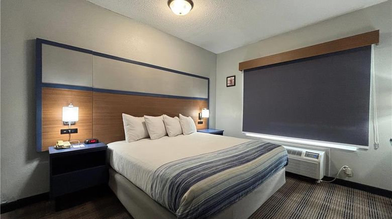 <b>AmericInn by Wyndham Galesburg Room</b>. Images powered by <a href="https://iceportal.shijigroup.com/" title="IcePortal" target="_blank">IcePortal</a>.