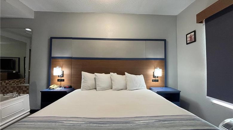 <b>AmericInn by Wyndham Galesburg Room</b>. Images powered by <a href="https://iceportal.shijigroup.com/" title="IcePortal" target="_blank">IcePortal</a>.