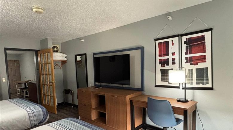 <b>AmericInn by Wyndham Galesburg Room</b>. Images powered by <a href="https://iceportal.shijigroup.com/" title="IcePortal" target="_blank">IcePortal</a>.