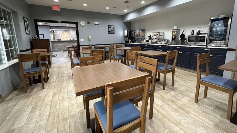 <b>AmericInn by Wyndham Galesburg Other</b>. Images powered by <a href="https://iceportal.shijigroup.com/" title="IcePortal" target="_blank">IcePortal</a>.