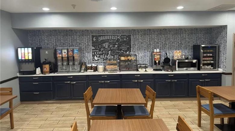 <b>AmericInn by Wyndham Galesburg Other</b>. Images powered by <a href="https://iceportal.shijigroup.com/" title="IcePortal" target="_blank">IcePortal</a>.