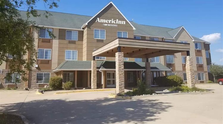 AmericInn by Wyndham Galesburg Exterior
