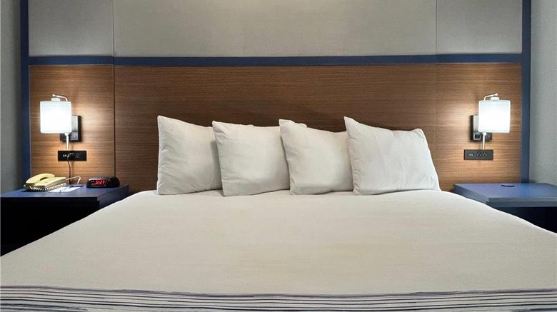 <b>AmericInn by Wyndham Galesburg Room</b>. Images powered by <a href="https://iceportal.shijigroup.com/" title="IcePortal" target="_blank">IcePortal</a>.