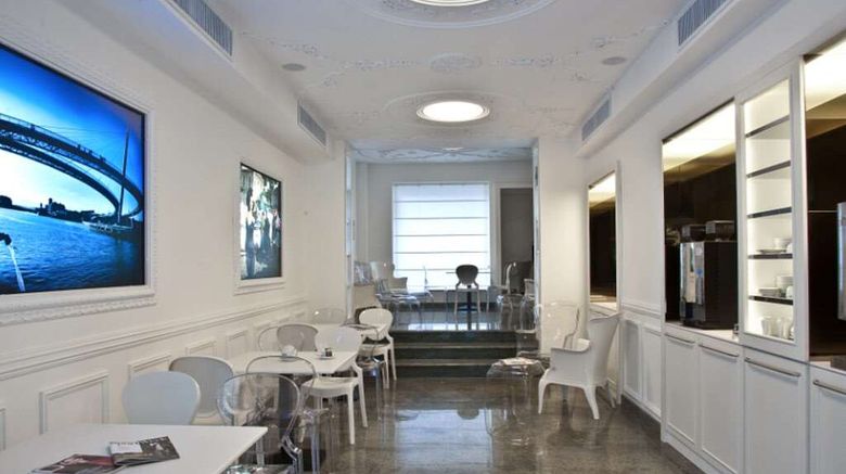 <b>Hotel Plaza Pescara Restaurant</b>. Images powered by <a href="https://iceportal.shijigroup.com/" title="IcePortal" target="_blank">IcePortal</a>.