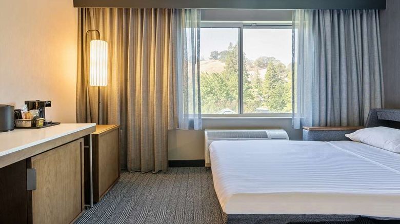 <b>Sonesta Select Pleasant Hill Room</b>. Images powered by <a href="https://iceportal.shijigroup.com/" title="IcePortal" target="_blank">IcePortal</a>.