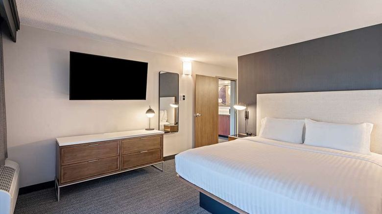 <b>Sonesta Select Pleasant Hill Room</b>. Images powered by <a href="https://iceportal.shijigroup.com/" title="IcePortal" target="_blank">IcePortal</a>.