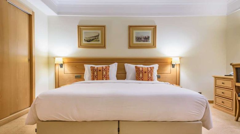 <b>Hotel Real Palacio Suite</b>. Images powered by <a href="https://iceportal.shijigroup.com/" title="IcePortal" target="_blank">IcePortal</a>.