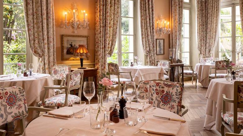 <b>La Mirande Restaurant</b>. Images powered by <a href="https://iceportal.shijigroup.com/" title="IcePortal" target="_blank">IcePortal</a>.