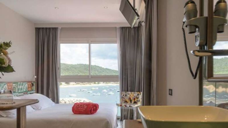 <b>Hotel Le Golfe Piscine & Spa Casanera Room</b>. Images powered by <a href="https://iceportal.shijigroup.com/" title="IcePortal" target="_blank">IcePortal</a>.
