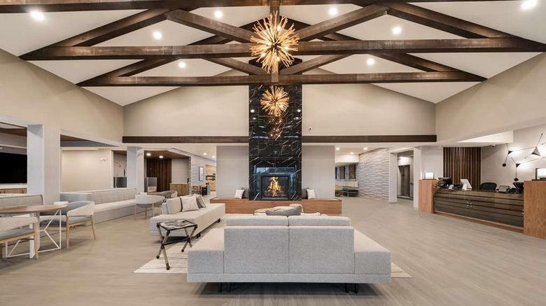<b>Best Western Plus Parry Sound Lobby</b>. Images powered by <a href="https://iceportal.shijigroup.com/" title="IcePortal" target="_blank">IcePortal</a>.
