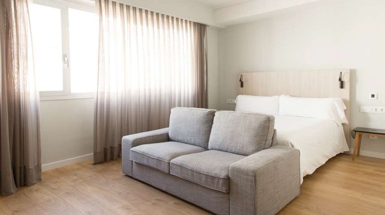 <b>Hotel Artiem Madrid Room</b>. Images powered by <a href="https://iceportal.shijigroup.com/" title="IcePortal" target="_blank">IcePortal</a>.