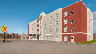 Super 8 by Wyndham Thompson