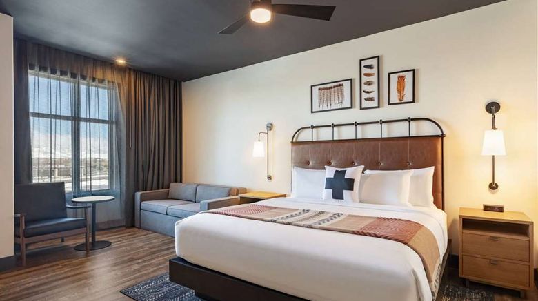 <b>Origin Westminster, a Wyndham Hotel Suite</b>. Images powered by <a href="https://iceportal.shijigroup.com/" title="IcePortal" target="_blank">IcePortal</a>.